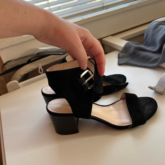 Nine West black short heels - Picture 5 of 6